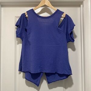 We the Free blue cold shoulder cross back short sleeve tee size Medium